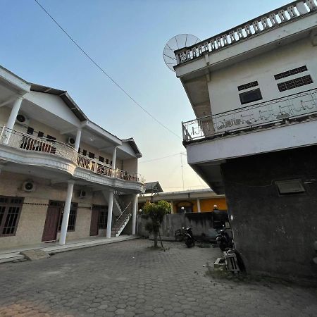 Oyo Life 93083 Nova Jaya 3 Homestay Syariah Lamongan 外观 照片