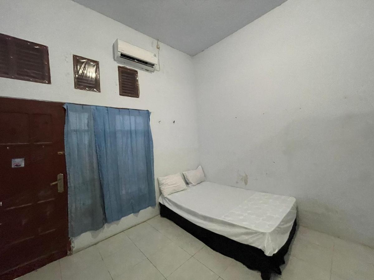 Oyo Life 93083 Nova Jaya 3 Homestay Syariah Lamongan 外观 照片