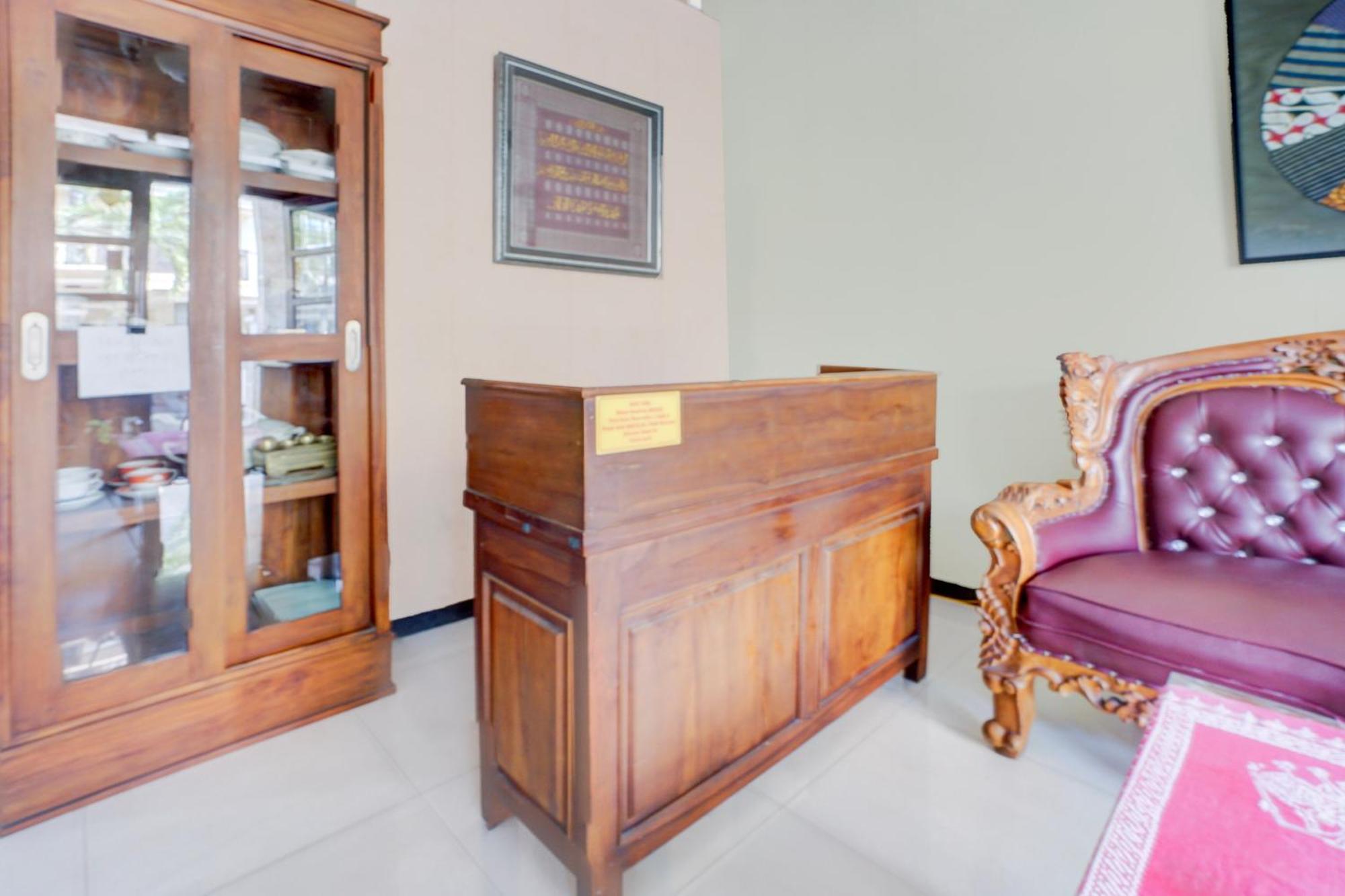 Oyo Life 93083 Nova Jaya 3 Homestay Syariah Lamongan 外观 照片