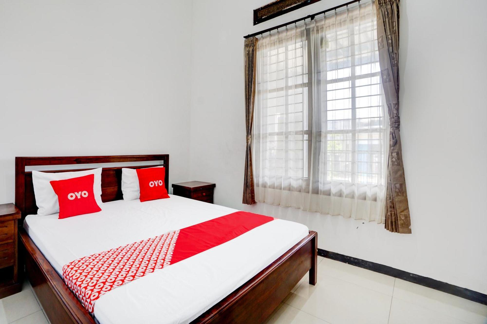 Oyo Life 93083 Nova Jaya 3 Homestay Syariah Lamongan 外观 照片