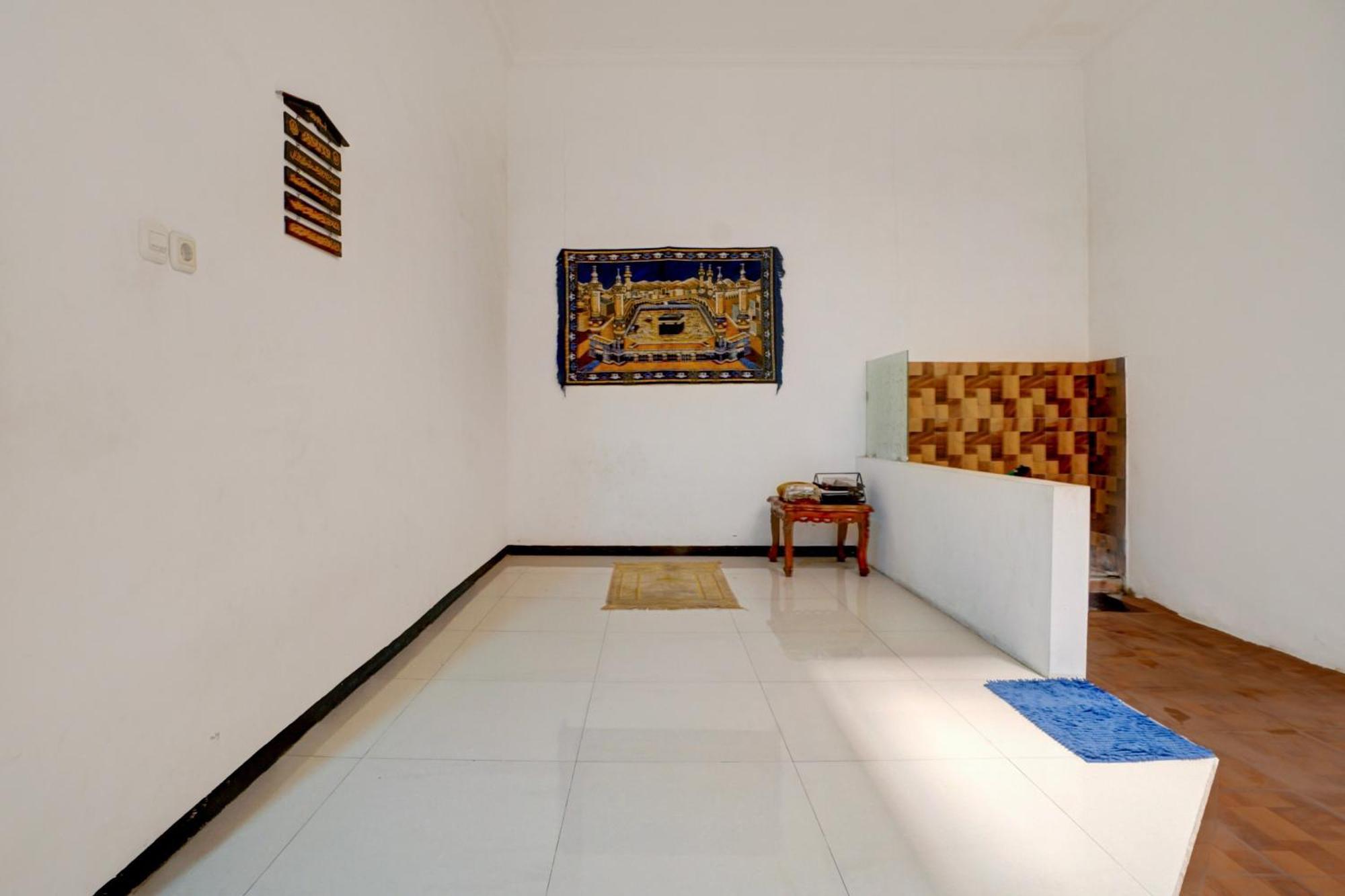 Oyo Life 93083 Nova Jaya 3 Homestay Syariah Lamongan 外观 照片
