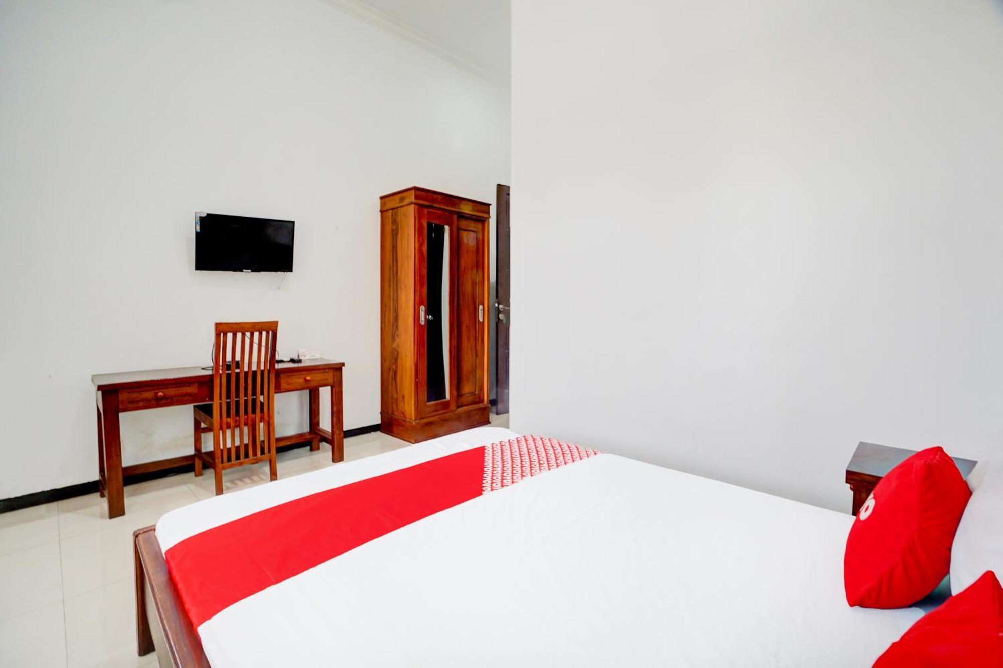 Oyo Life 93083 Nova Jaya 3 Homestay Syariah Lamongan 外观 照片