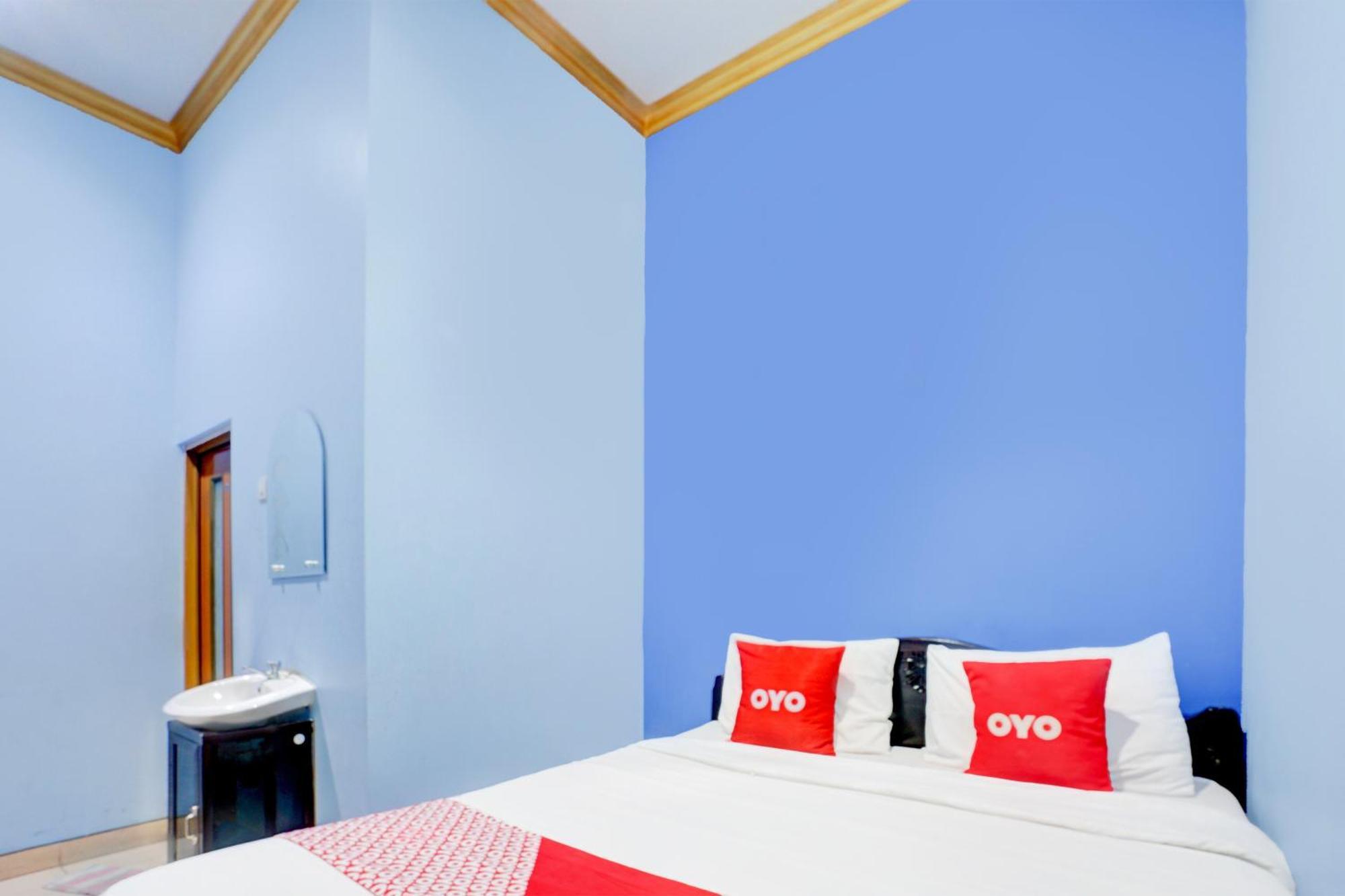 Oyo Life 93083 Nova Jaya 3 Homestay Syariah Lamongan 外观 照片