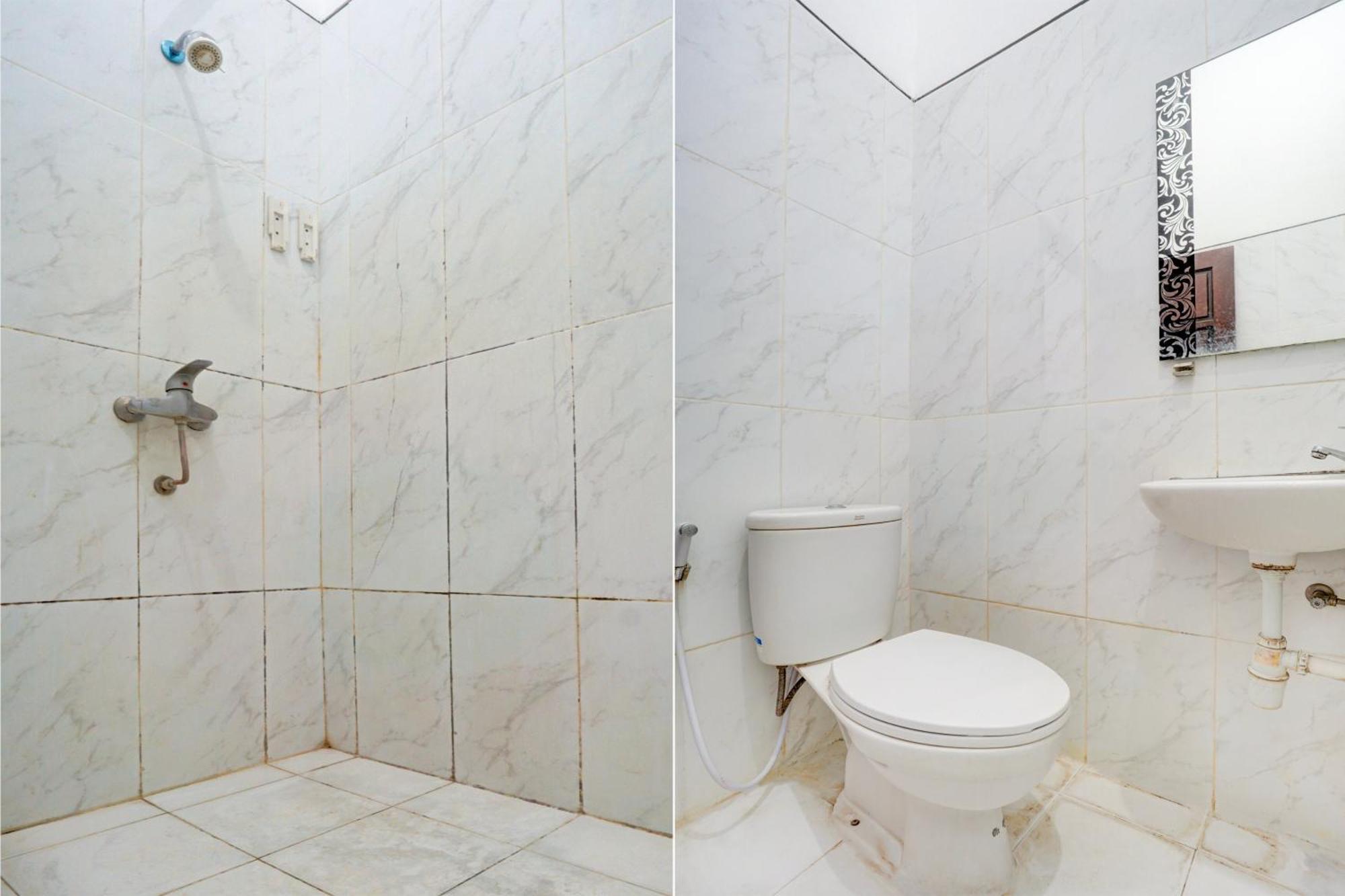 Oyo Life 93083 Nova Jaya 3 Homestay Syariah Lamongan 外观 照片