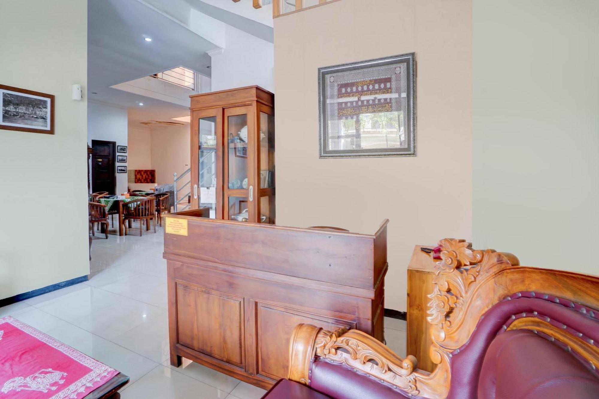 Oyo Life 93083 Nova Jaya 3 Homestay Syariah Lamongan 外观 照片
